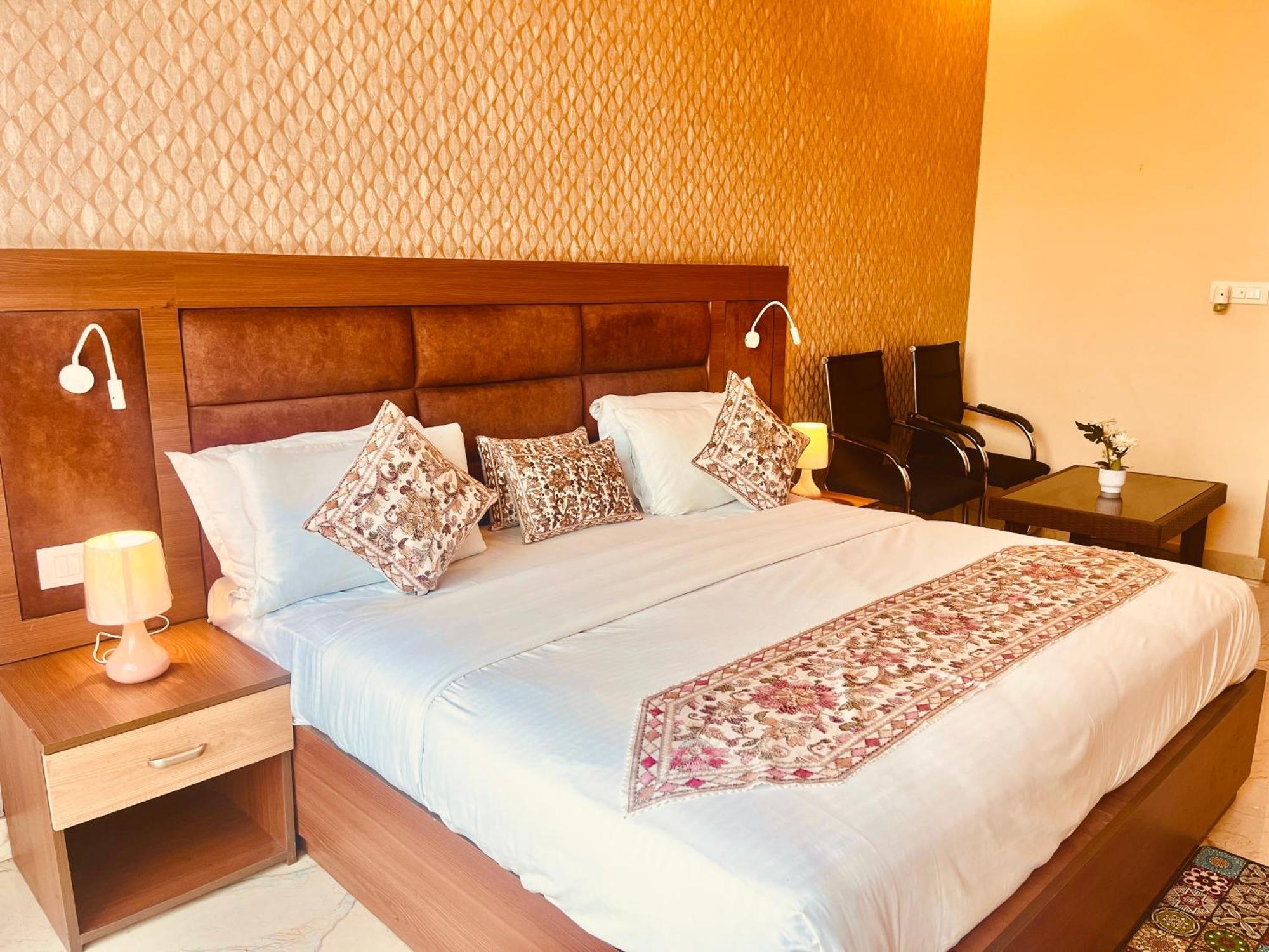 Heaven Resort Ayodhya Eksteriør billede