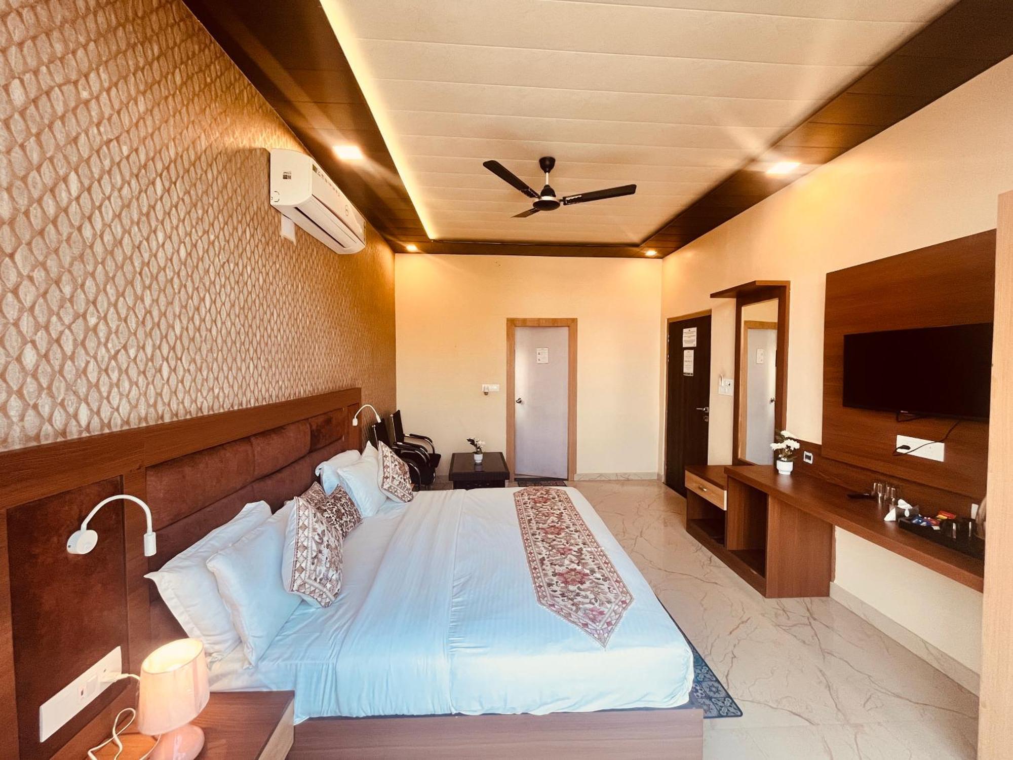 Heaven Resort Ayodhya Eksteriør billede