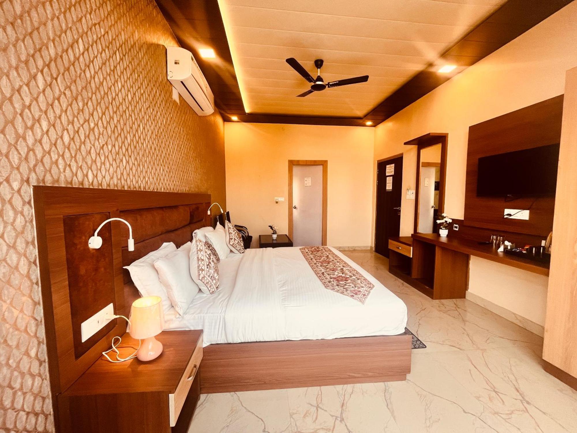Heaven Resort Ayodhya Eksteriør billede