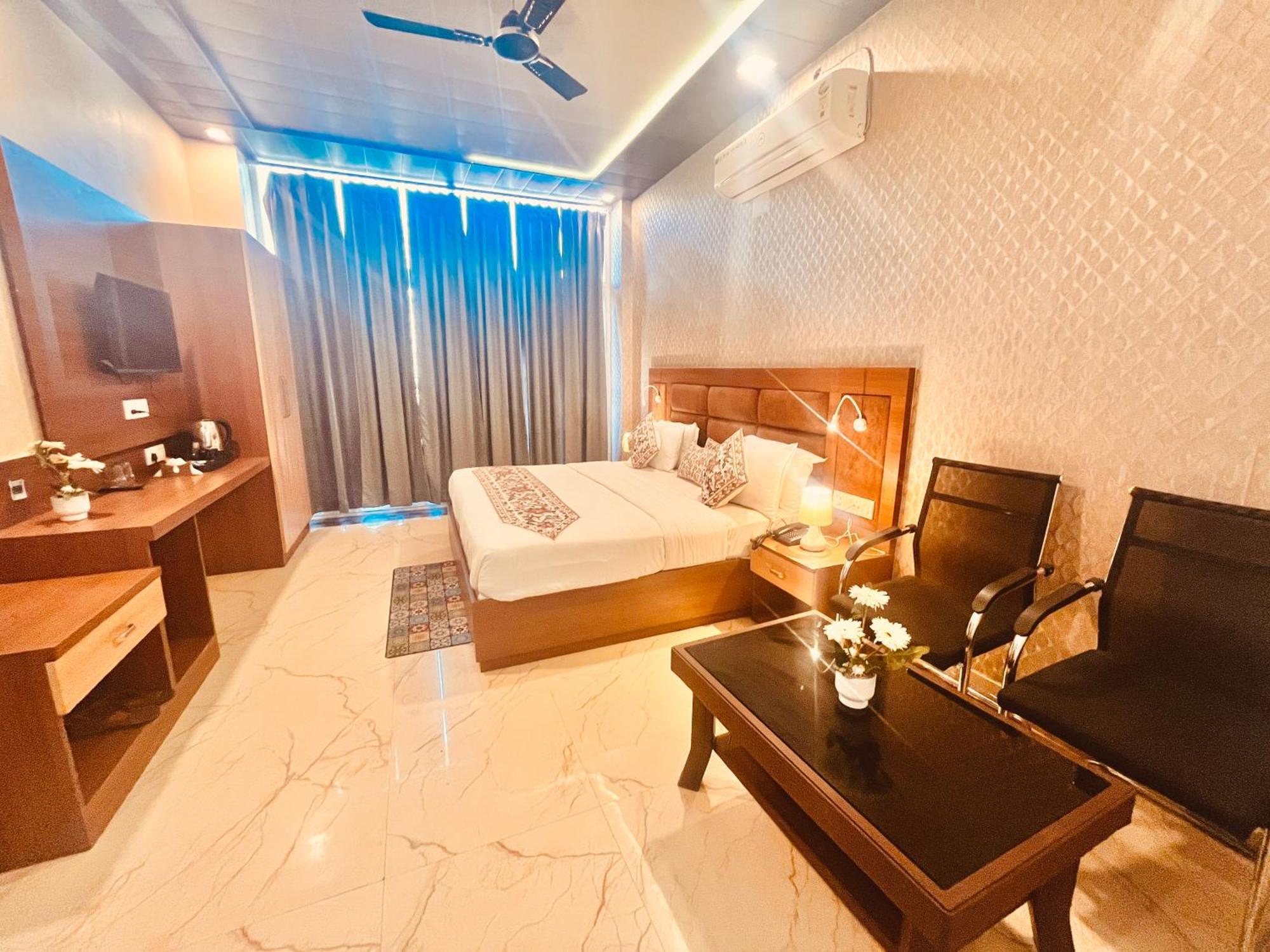 Heaven Resort Ayodhya Eksteriør billede
