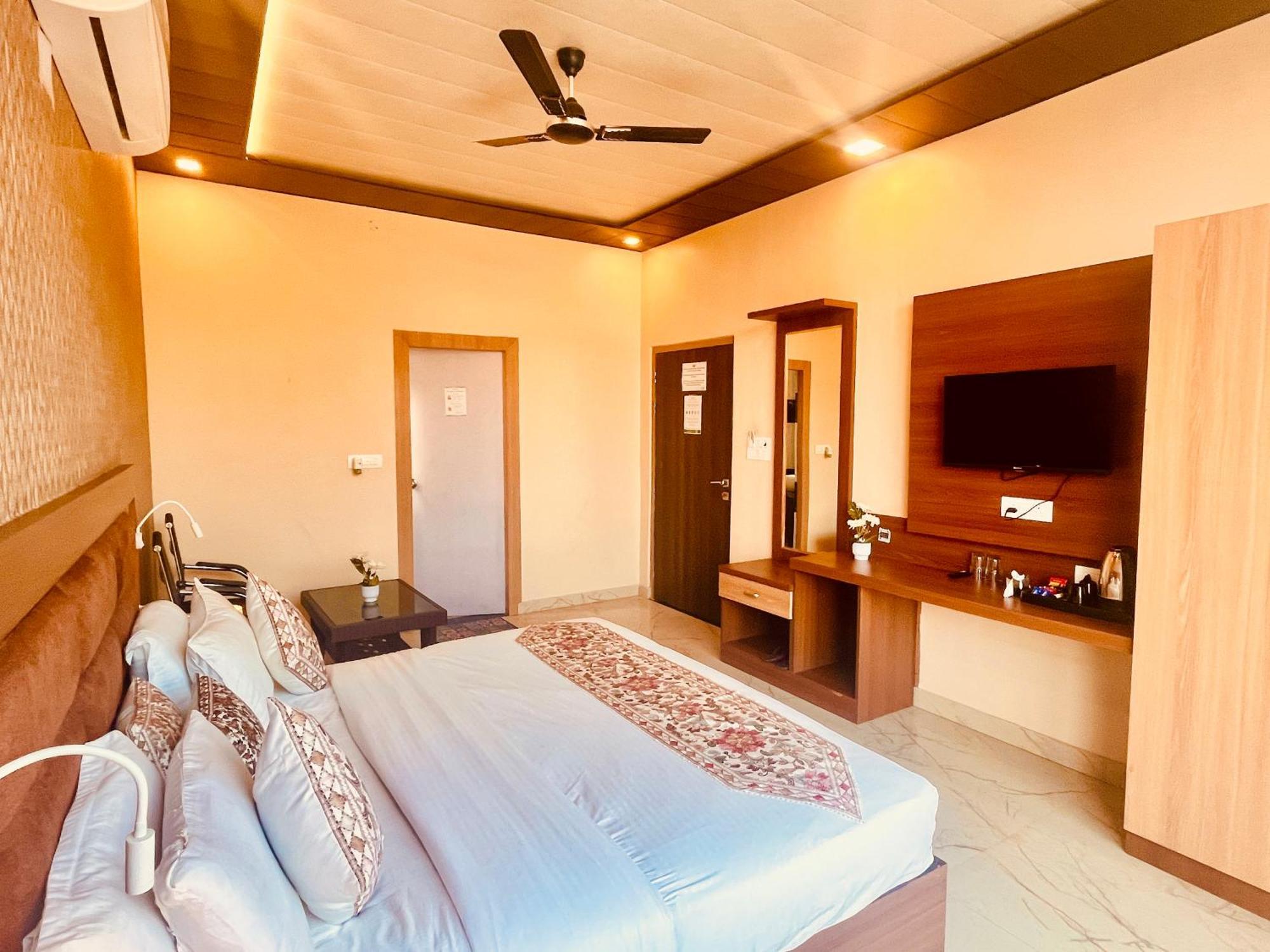 Heaven Resort Ayodhya Eksteriør billede
